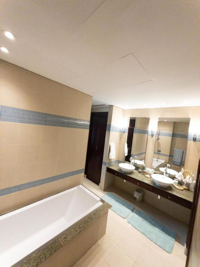 Luxury 2 Bedroom Apt In The Pearl With Marina View ドーハ エクステリア 写真