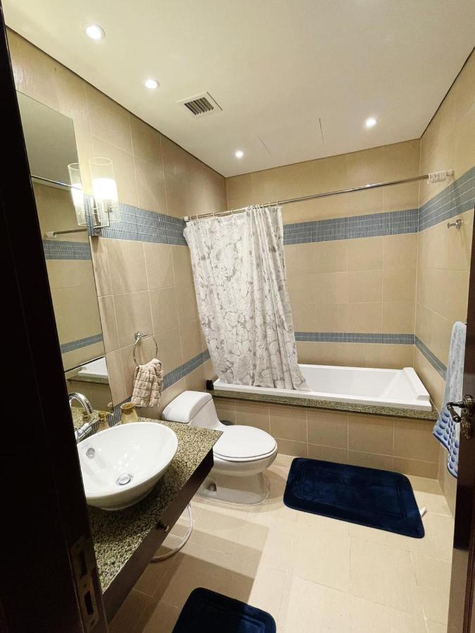 Luxury 2 Bedroom Apt In The Pearl With Marina View ドーハ エクステリア 写真