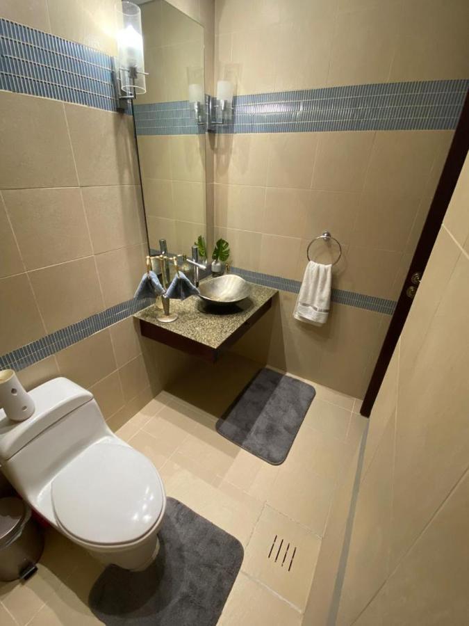 Luxury 2 Bedroom Apt In The Pearl With Marina View ドーハ エクステリア 写真